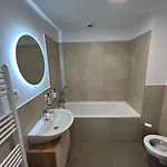 Airport Apartment With Parking